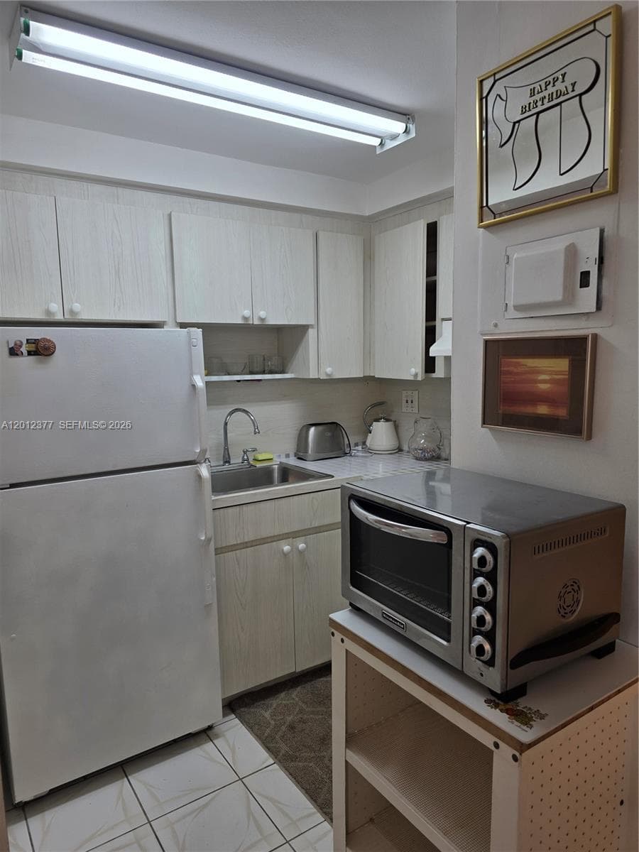 GOLDEN BAY LODGE CO-OP · #15 in Hallandale Beach - Photo 2