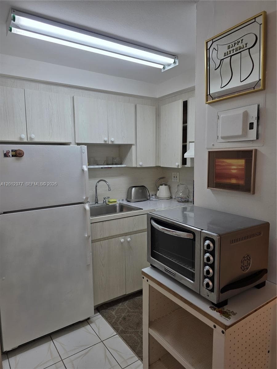 GOLDEN BAY LODGE CO-OP · #15 in Hallandale Beach - Photo 3