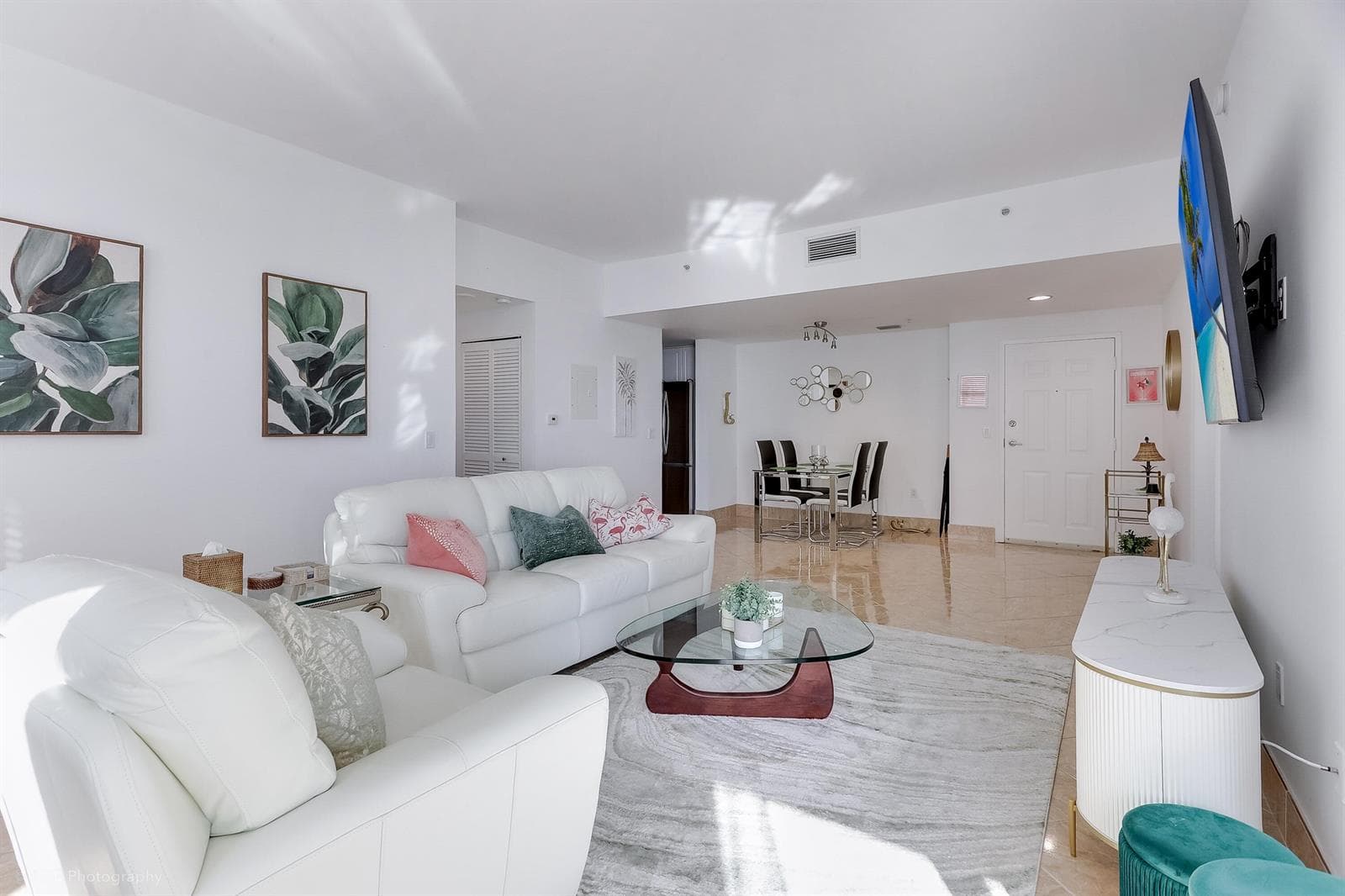 large living to front wide ange