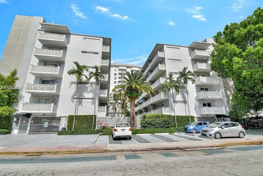 TWIN TOWERS CONDO · #406 in Miami Beach - Photo 1