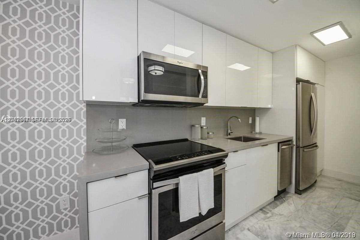 ISLANDER CONDO APTS · #507 in Miami Beach - Photo 3