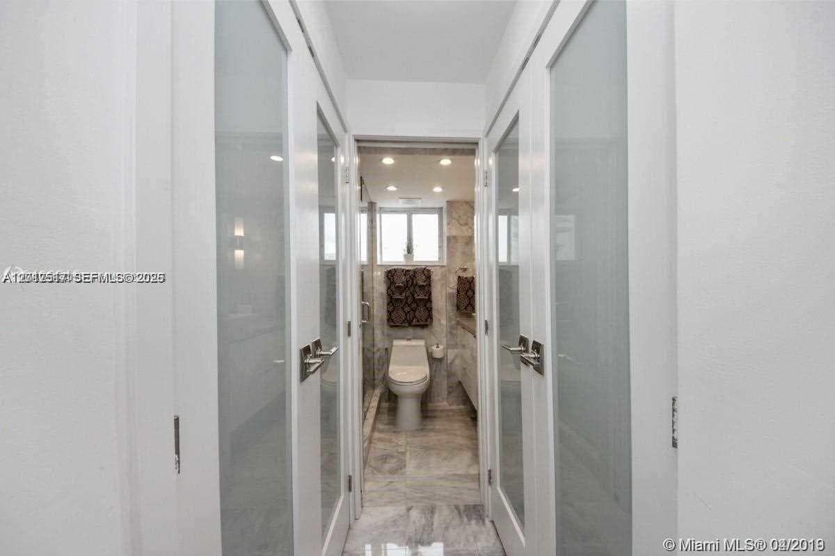 ISLANDER CONDO APTS · #507 in Miami Beach - Photo 9