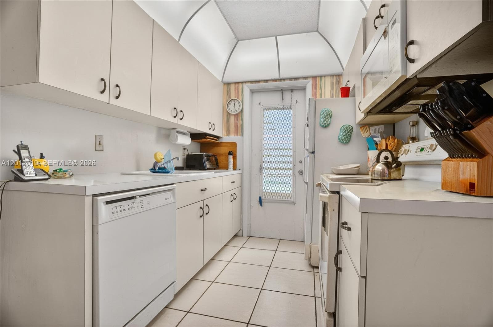 LEISURE GARDENS CONDO · #129C in Lauderdale By The Sea - Photo 7