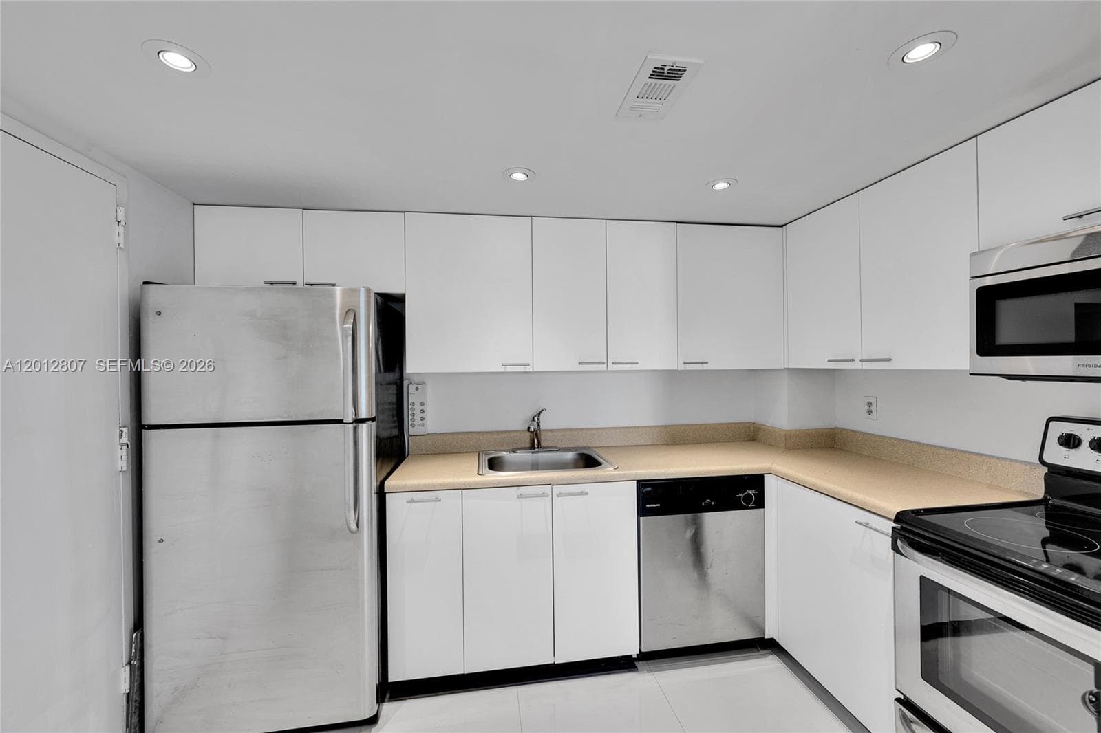 OCEAN VIEW TOWERS CONDO · #712 in Hallandale Beach - Photo 10