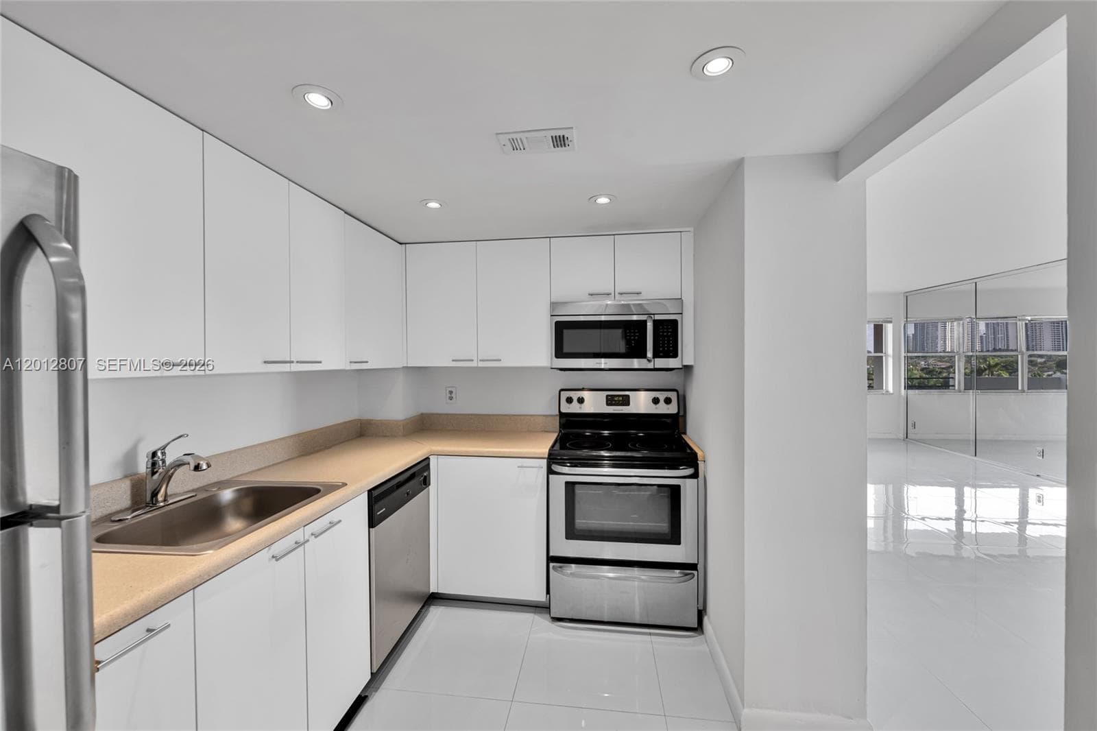 OCEAN VIEW TOWERS CONDO · #712 in Hallandale Beach - Photo 11