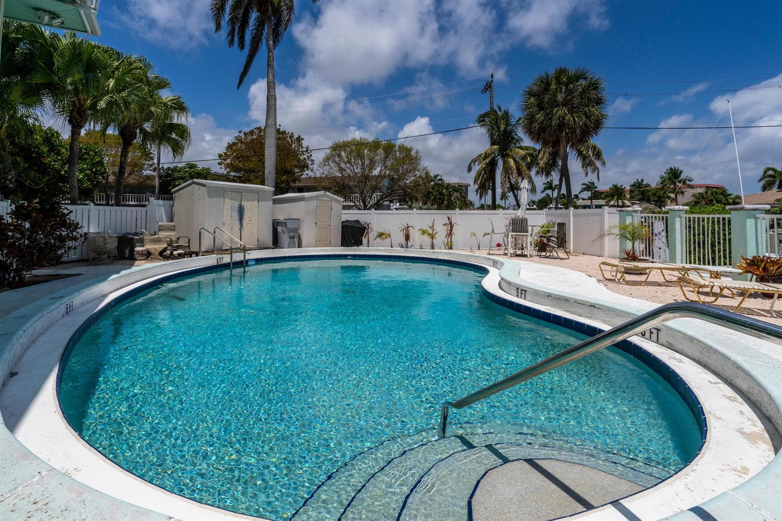 003-040-Pool-4000x2667