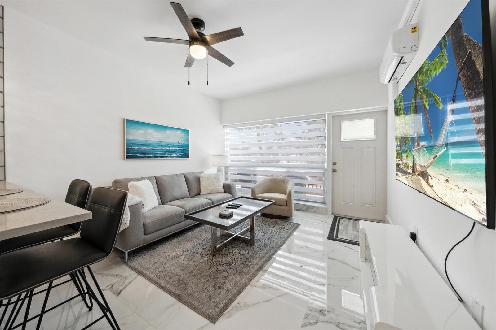 010-026-Living Room-4000x2667