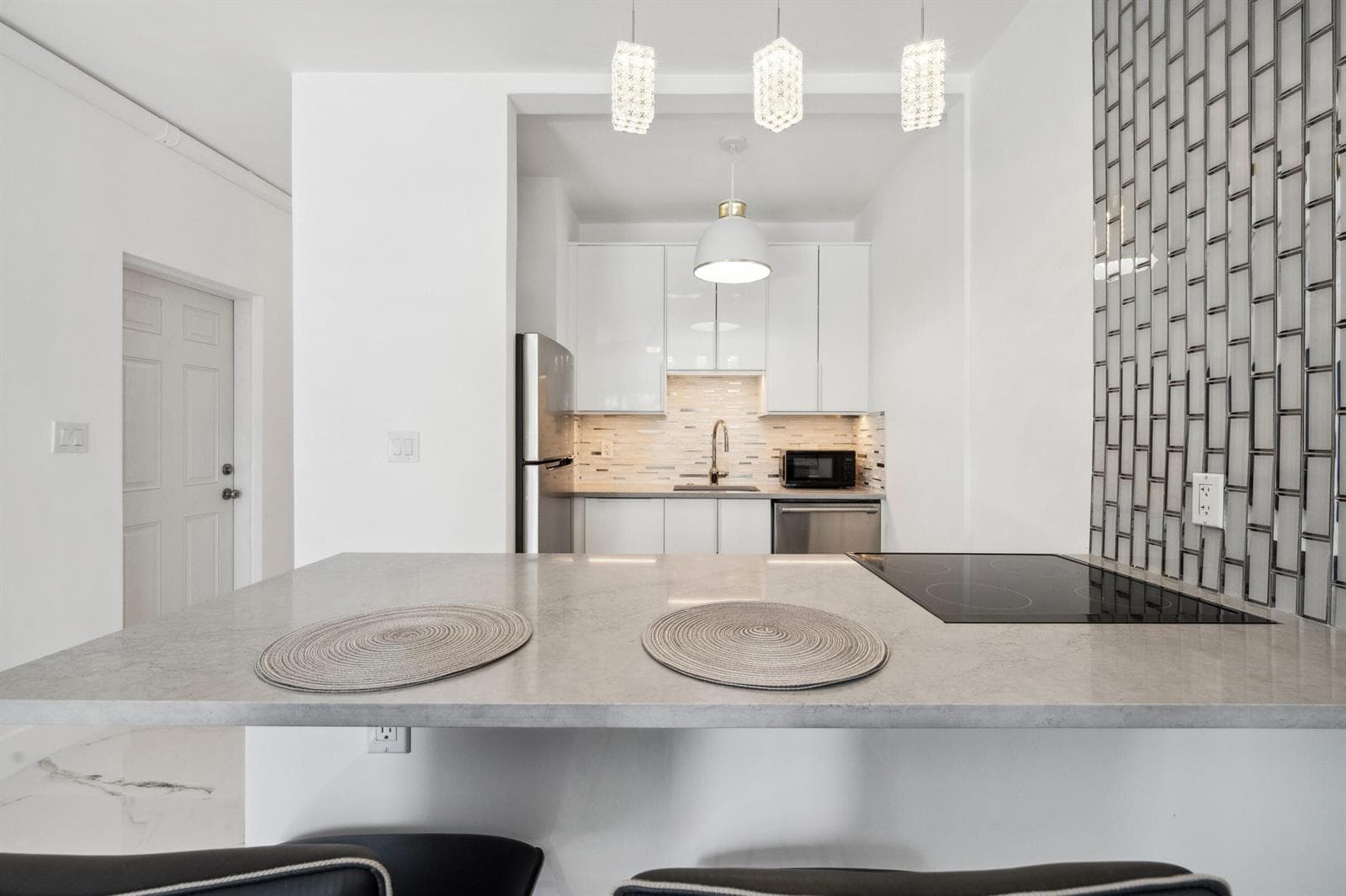 014-028-KitchenEating Area-4000x2667