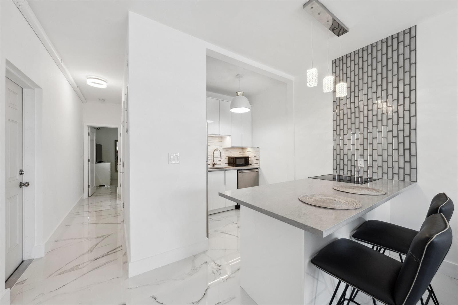 011-016-KitchenEating Area-4000x2667
