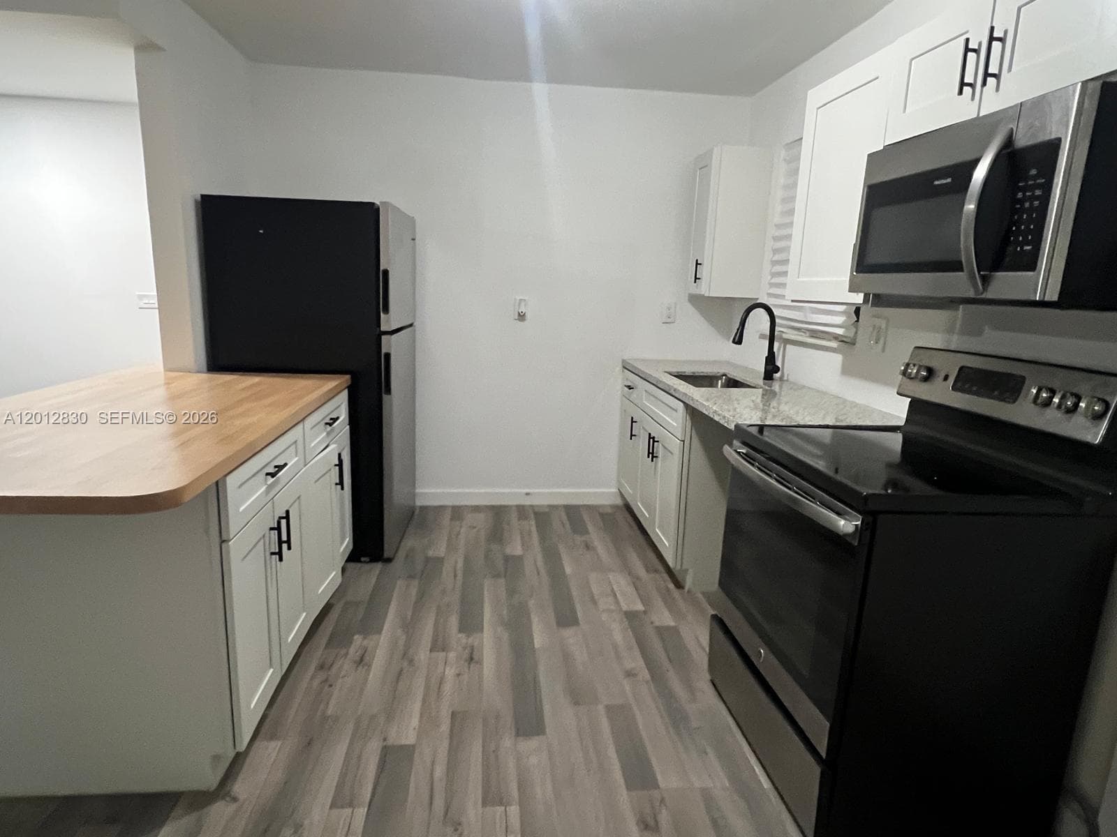 1560 NE 151st St #102 photo 4