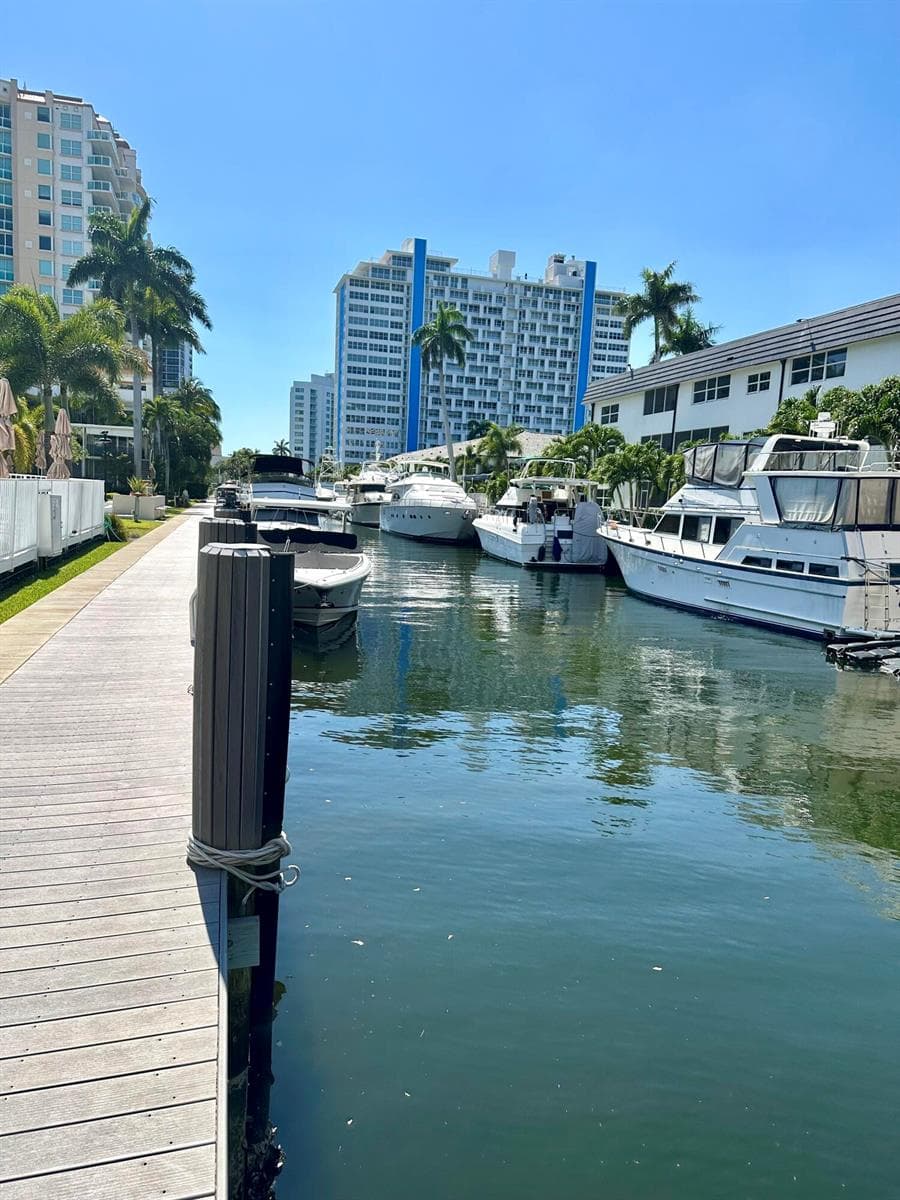 MC CANAL VIEW