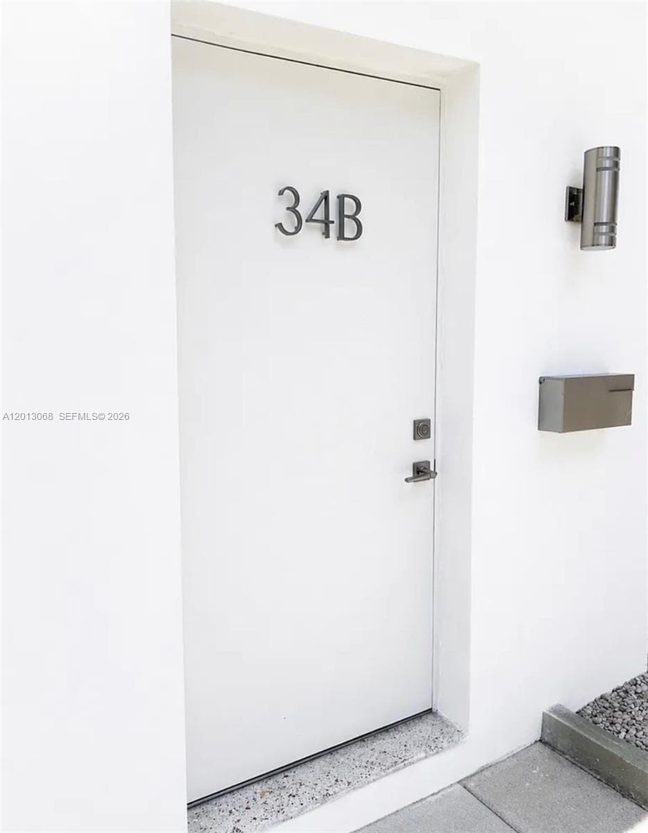 34 SE 1st Ave #B photo 2