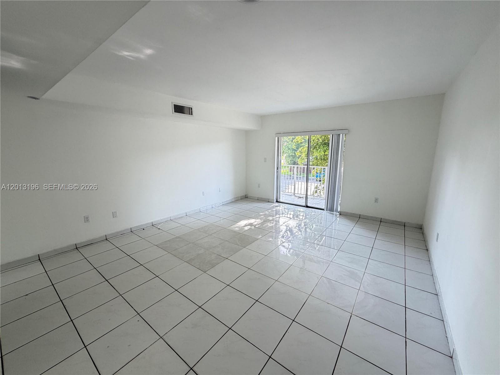 LAGUNA CLUB EAST CONDO · #207 in Miami - Photo 16