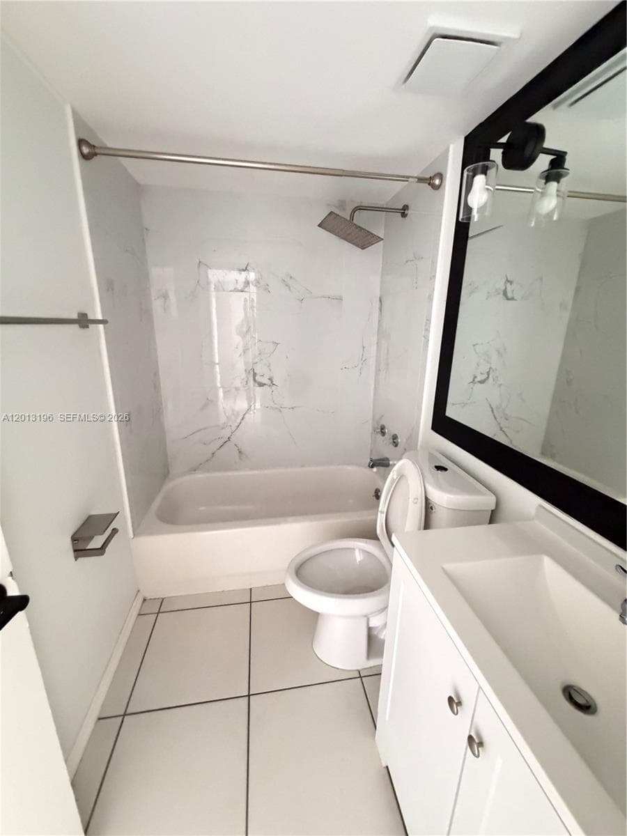 LAGUNA CLUB EAST CONDO · #207 in Miami - Photo 12