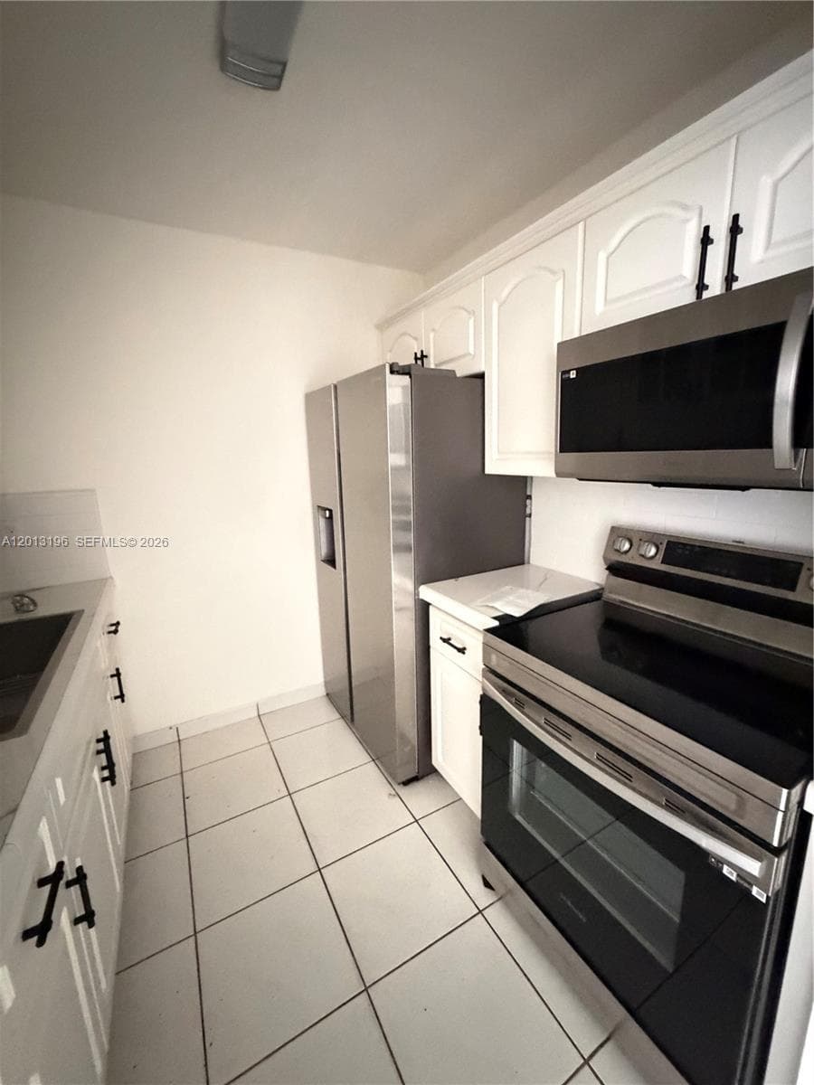 LAGUNA CLUB EAST CONDO · #207 in Miami - Photo 15