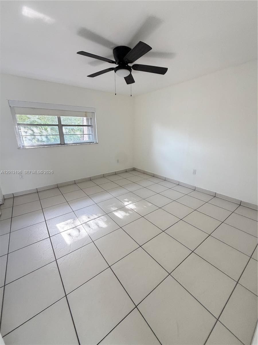 LAGUNA CLUB EAST CONDO · #207 in Miami - Photo 11