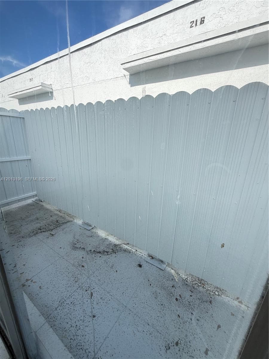 LAGUNA CLUB EAST CONDO · #207 in Miami - Photo 8