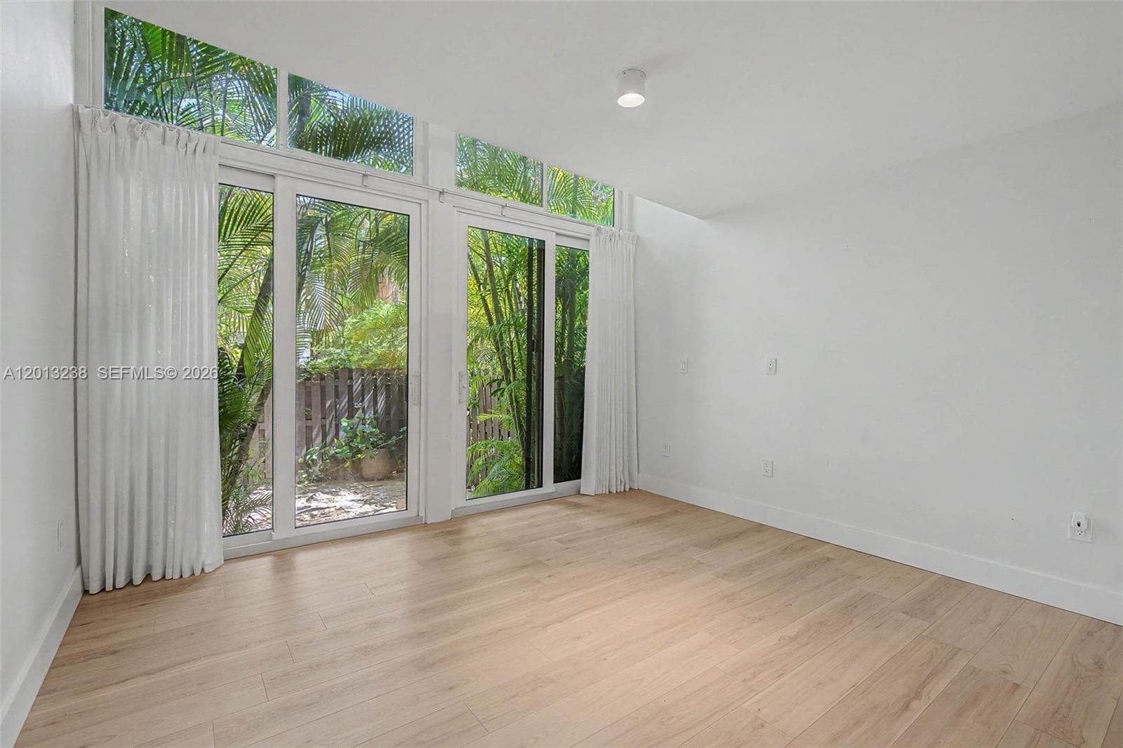 2984 Mary St photo 3