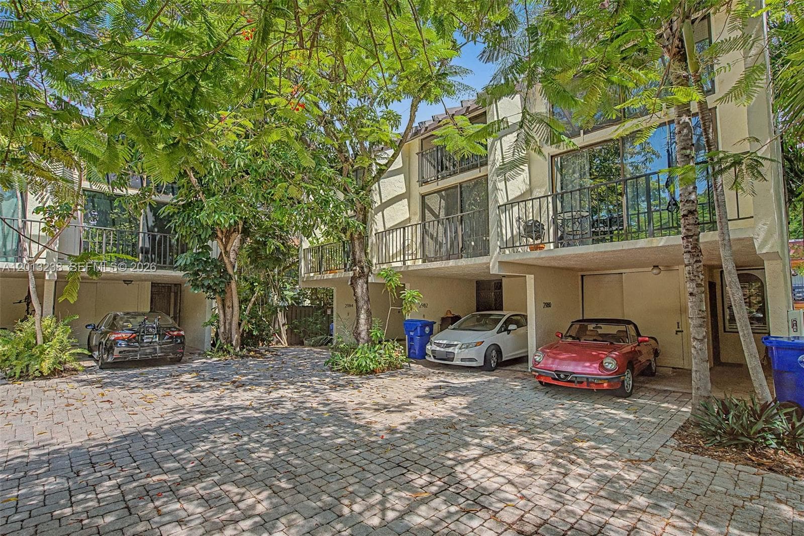 2984 Mary St photo 32