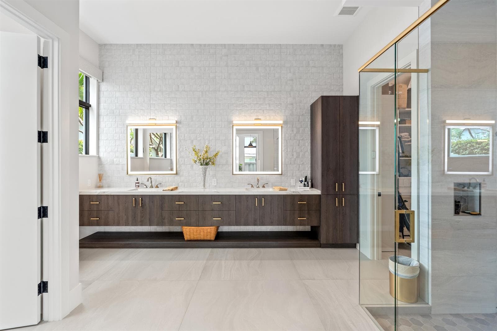 PRIMARY_BATH_STRAIGHT_DT