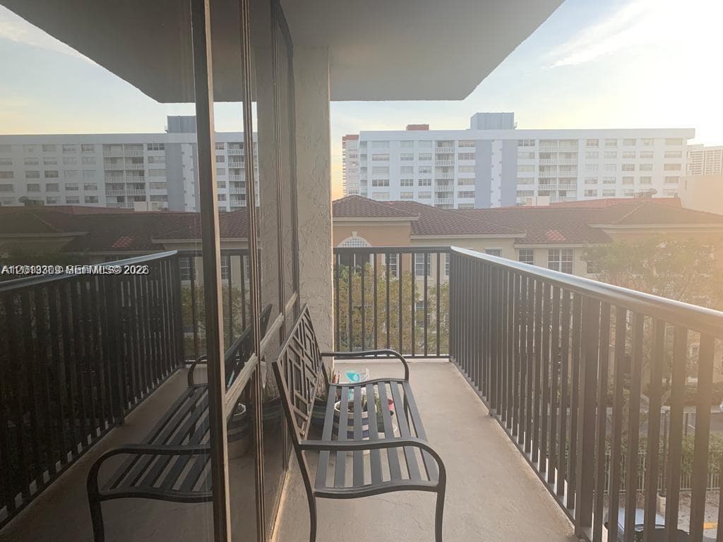AVANT GARDE CONDO · #East401 in Hallandale Beach - Photo 6