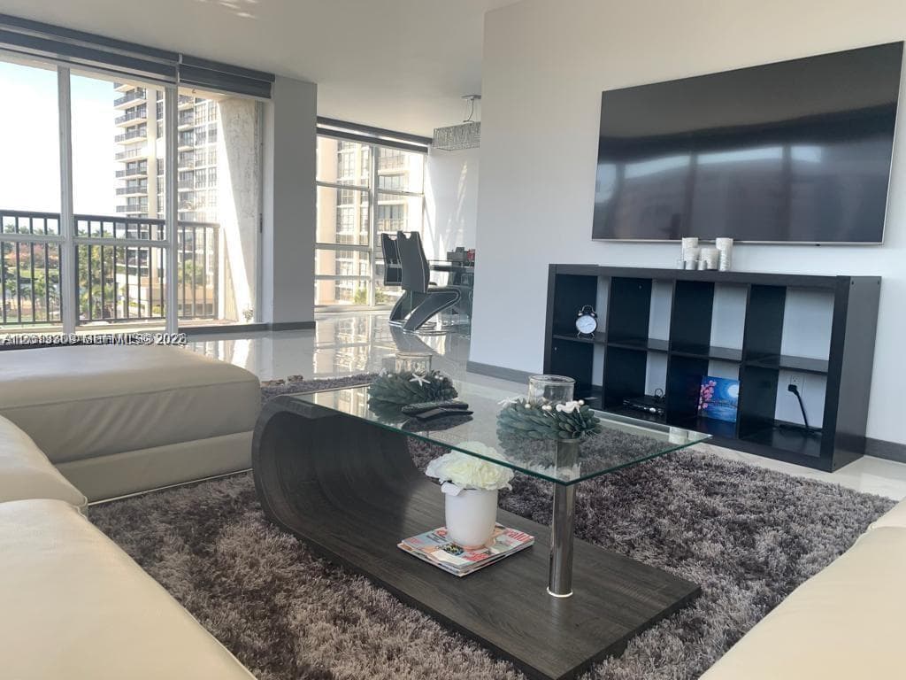 AVANT GARDE CONDO · #East401 in Hallandale Beach - Photo 13