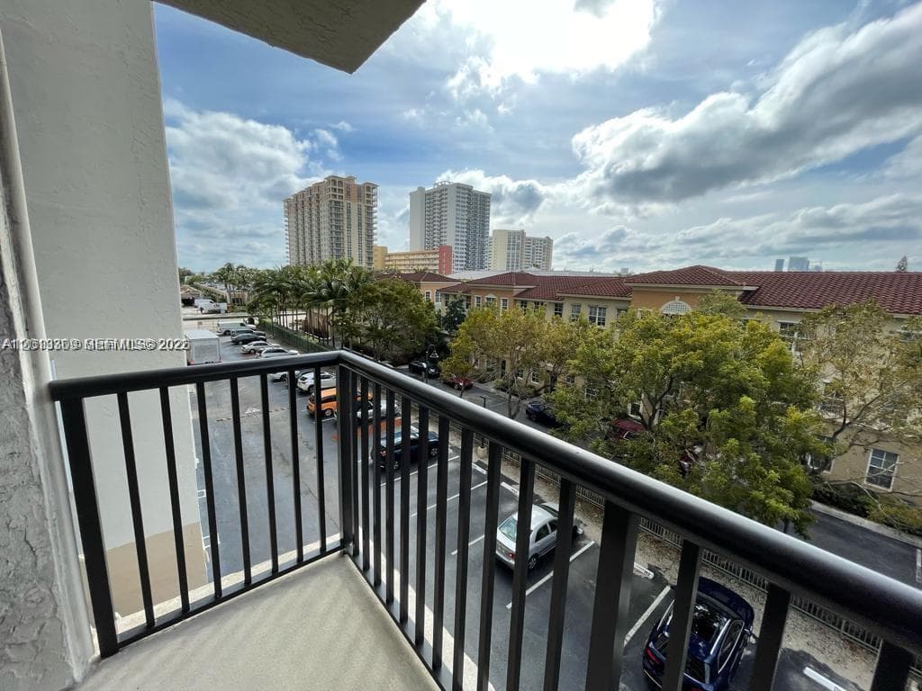 AVANT GARDE CONDO · #East401 in Hallandale Beach - Photo 7