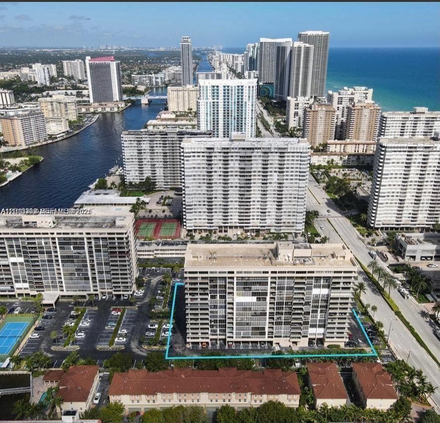 AVANT GARDE CONDO · #East401 in Hallandale Beach - Photo 1