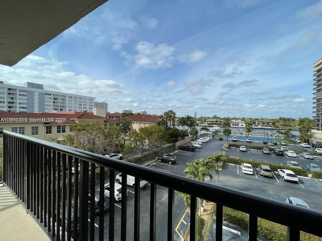 AVANT GARDE CONDO · #East401 in Hallandale Beach - Photo 5