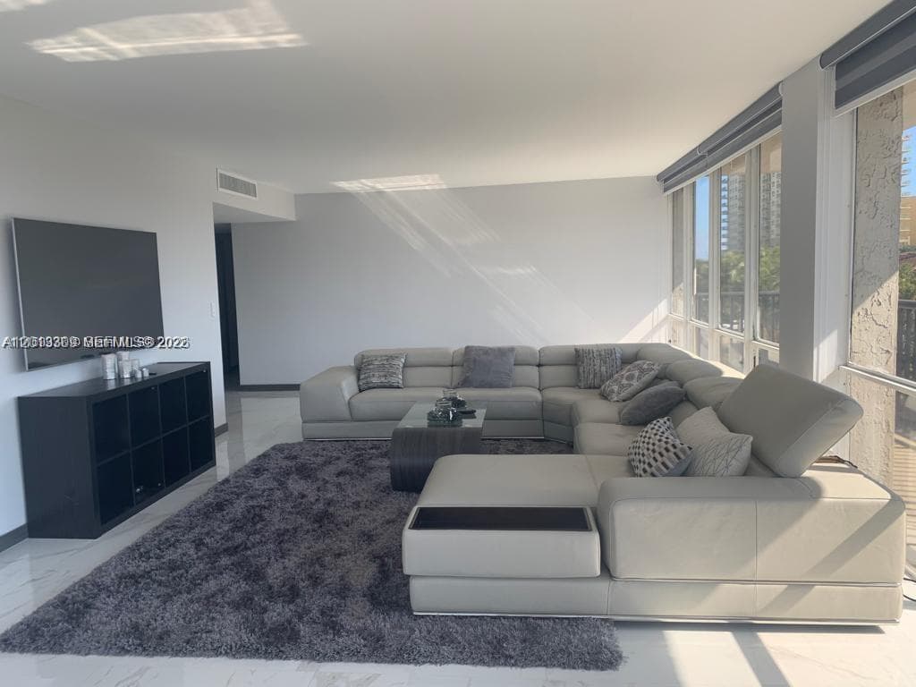 AVANT GARDE CONDO · #East401 in Hallandale Beach - Photo 11
