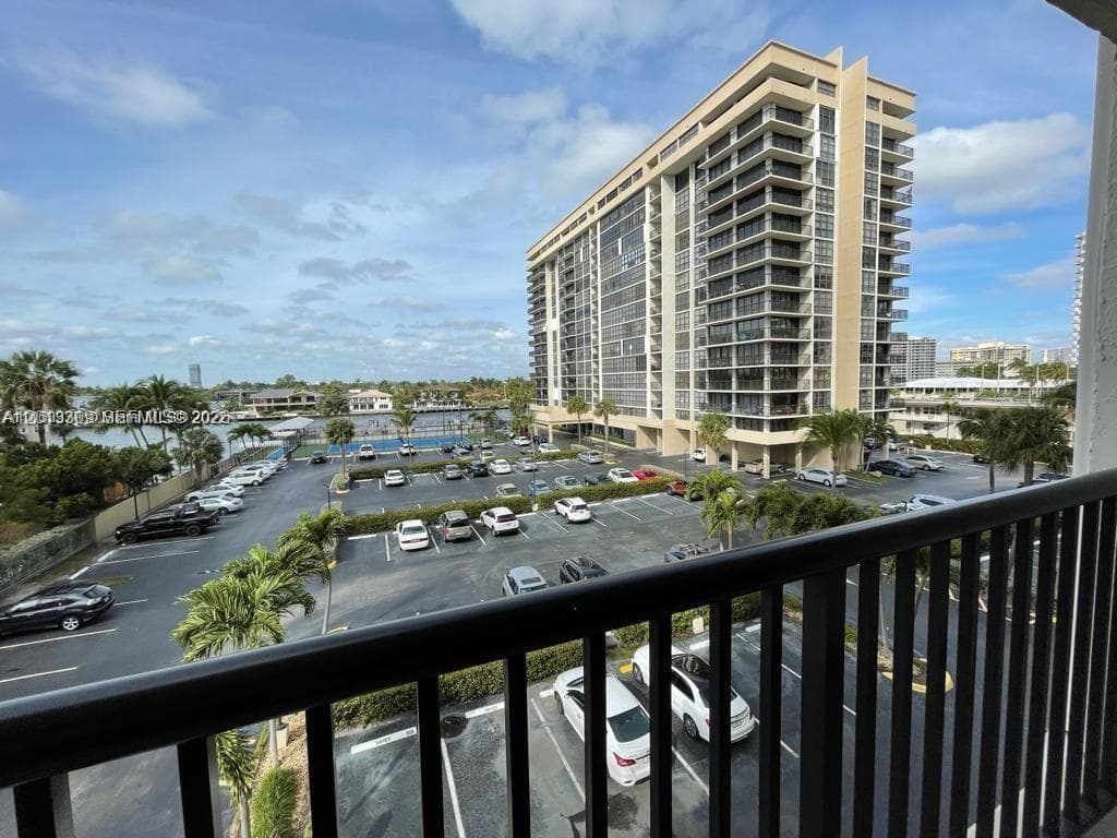 AVANT GARDE CONDO · #East401 in Hallandale Beach - Photo 4