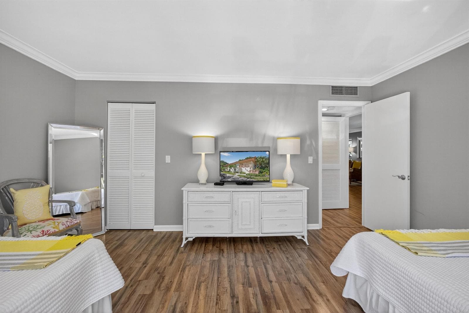 Guest bedroom