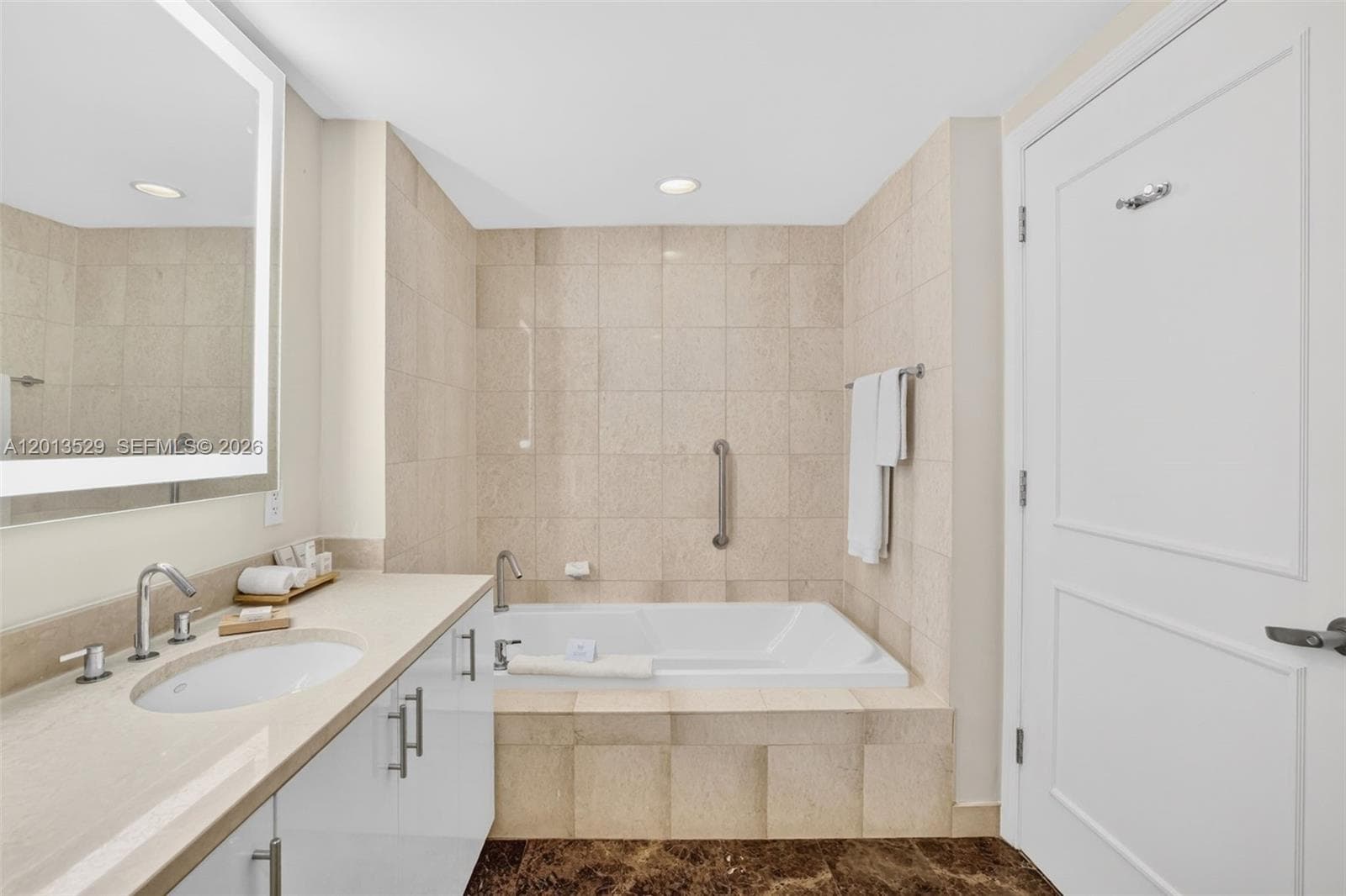 Beach House Hilton · #2103 in Fort Lauderdale - Photo 9