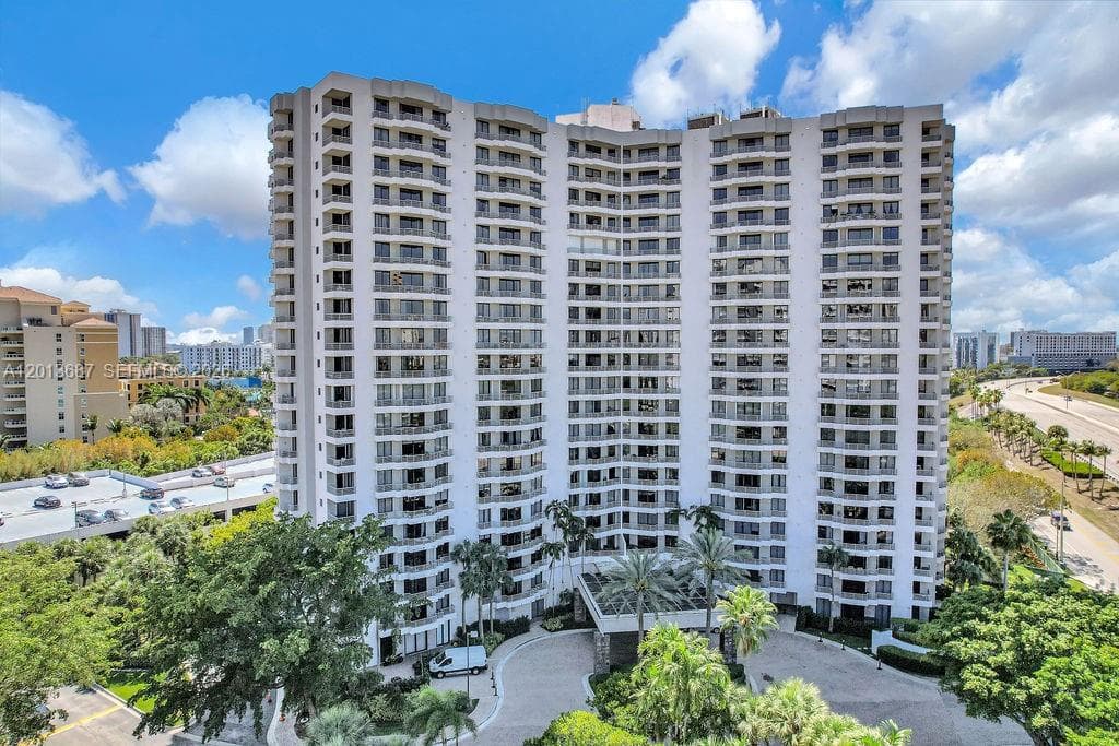 PARC CENTRAL AVENTURA · #LP03 in Aventura - Photo 5