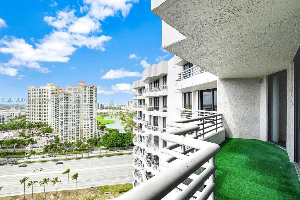 PARC CENTRAL AVENTURA · #LP03 in Aventura - Photo 33