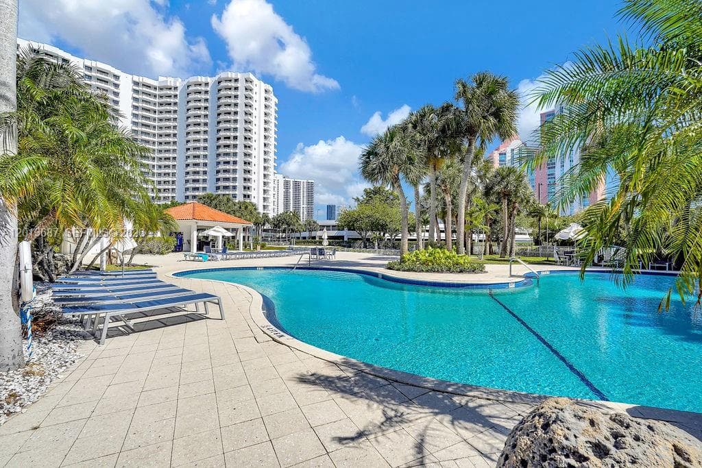 PARC CENTRAL AVENTURA · #LP03 in Aventura - Photo 8