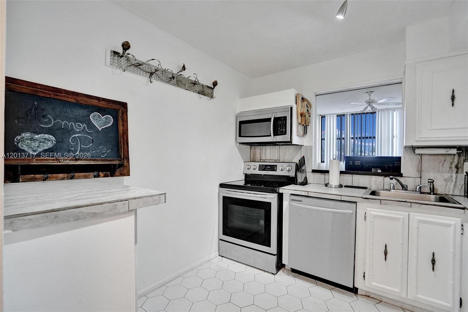 AVANT GARDE CONDO · #205 in Hallandale Beach - Photo 13