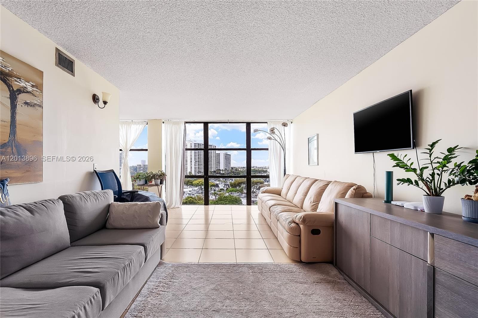 OCEANVIEW PARK CONDO · #901 in Hallandale Beach - Photo 3