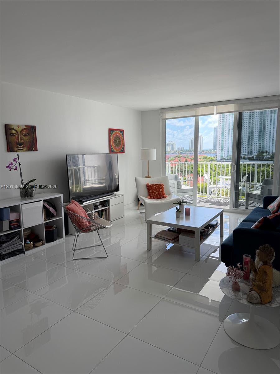 ADMIRAL'S PORT · #1107E in Aventura - Photo 2