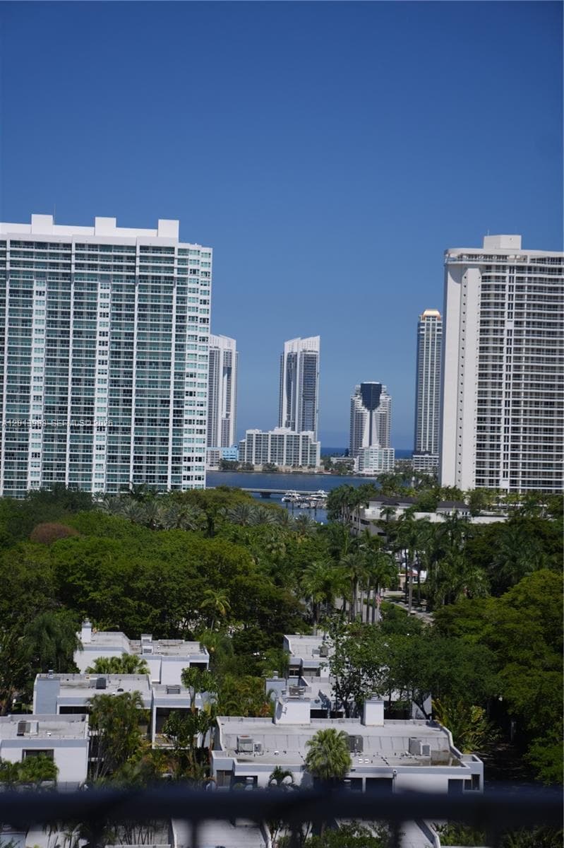 ADMIRAL'S PORT · #1107E in Aventura - Photo 8
