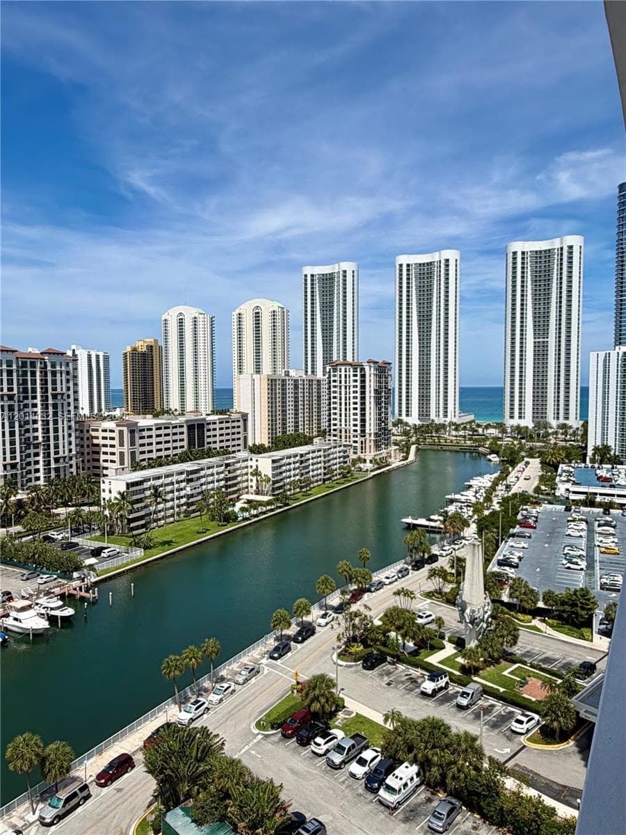 Arlen House West · #1631 in Sunny Isles Beach - Photo 2