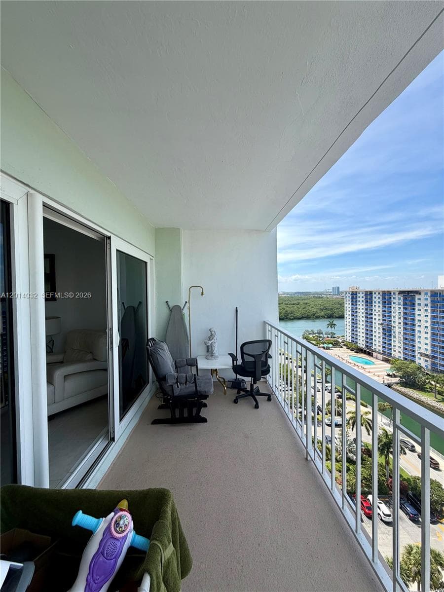 Arlen House West · #1631 in Sunny Isles Beach - Photo 13