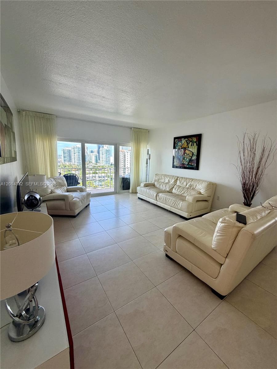Arlen House West · #1631 in Sunny Isles Beach - Photo 16