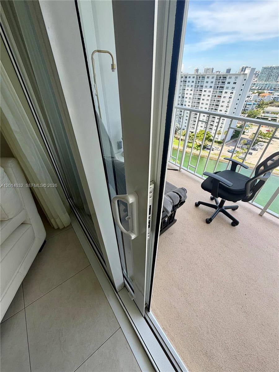 Arlen House West · #1631 in Sunny Isles Beach - Photo 9
