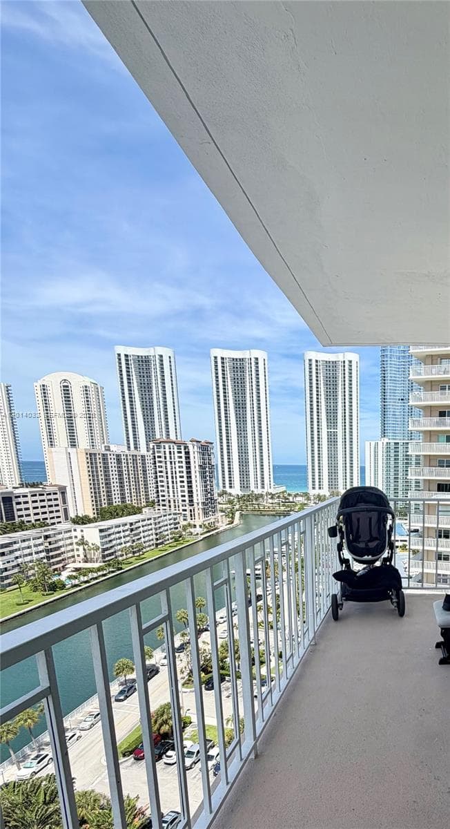 Arlen House West · #1631 in Sunny Isles Beach - Photo 10