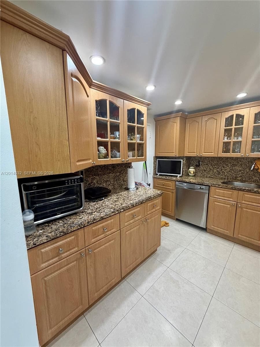 Arlen House West · #1631 in Sunny Isles Beach - Photo 4
