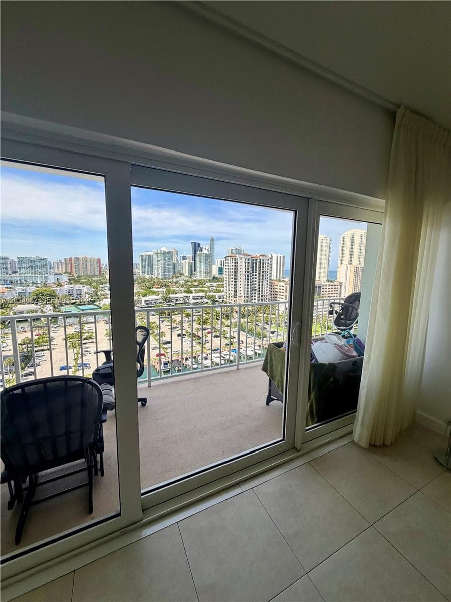 Arlen House West · #1631 in Sunny Isles Beach - Photo 8
