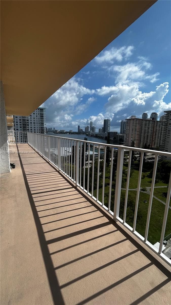 WINSTON TOWERS 700 CONDO · #1519 in Sunny Isles Beach - Photo 3
