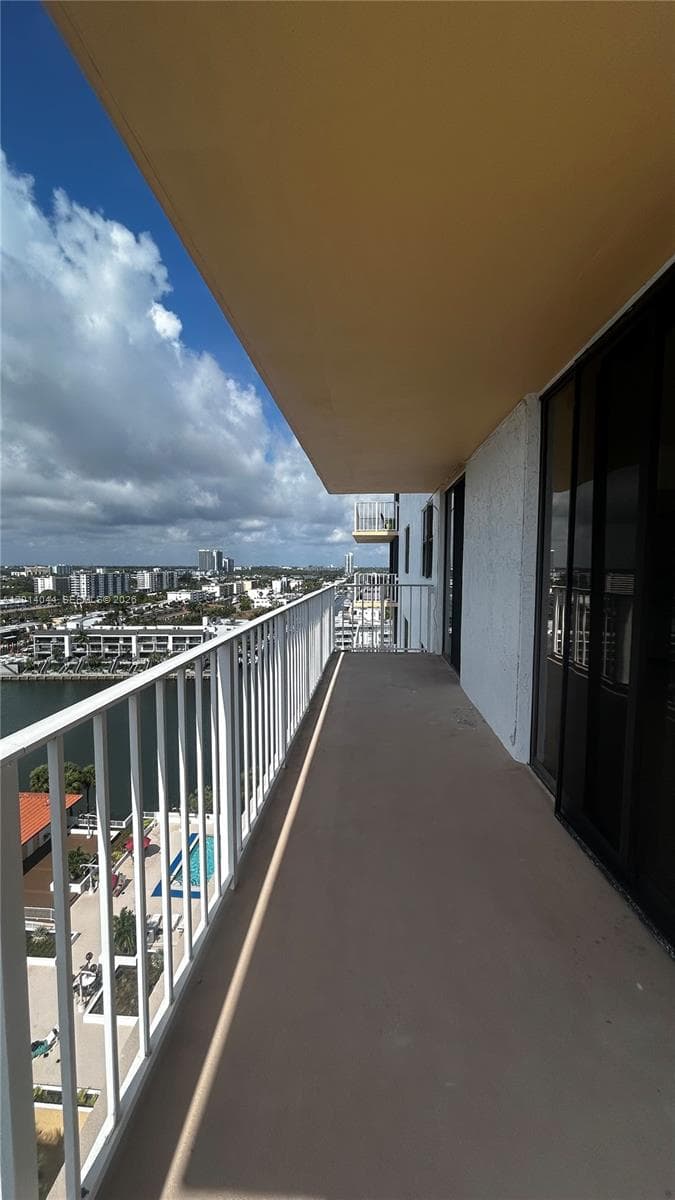 WINSTON TOWERS 700 CONDO · #1519 in Sunny Isles Beach - Photo 4