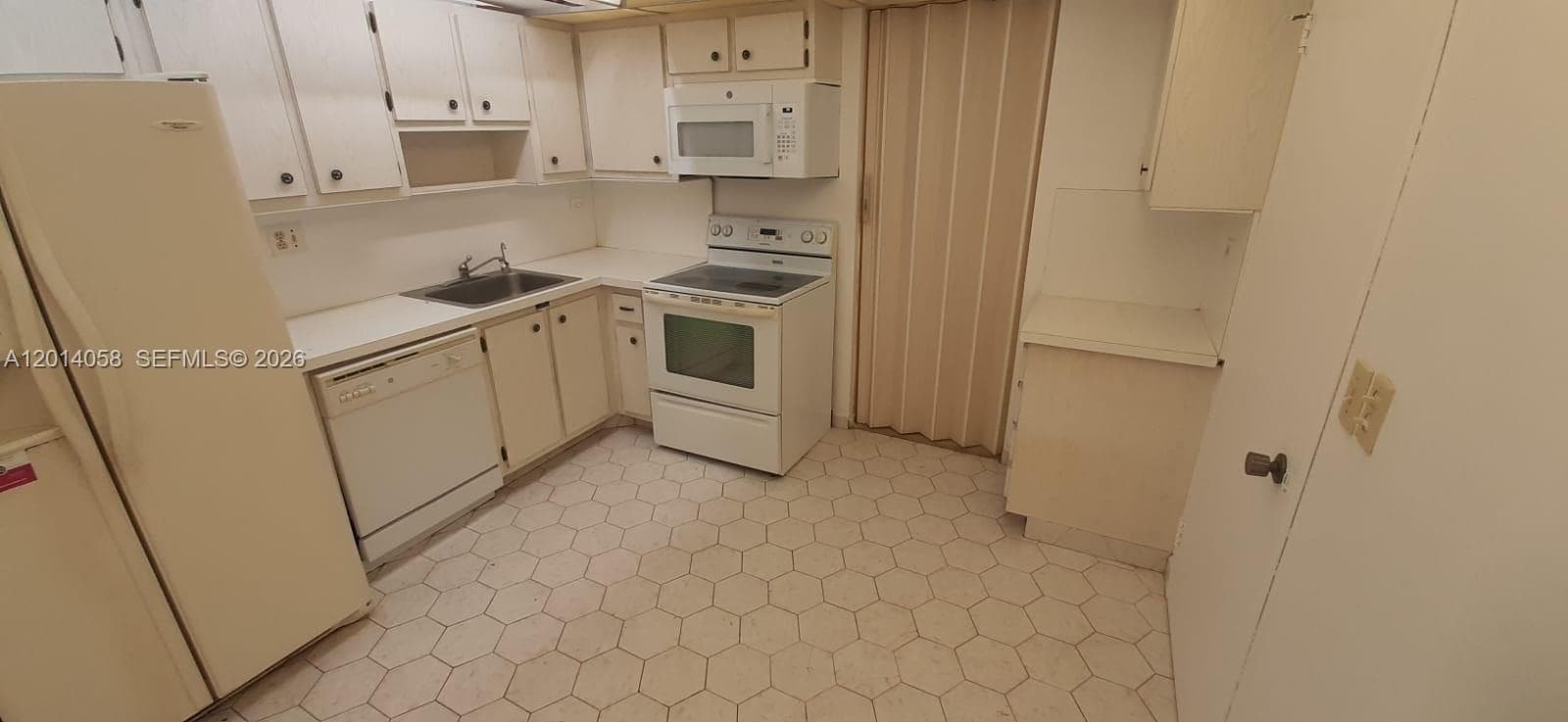 WINSTON TOWERS 200 · #1711 in Sunny Isles Beach - Photo 17